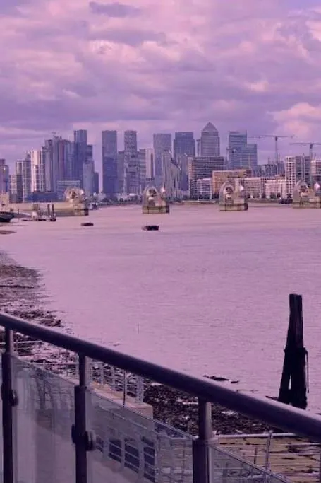 Snuggle Inn: Riverside Apartments with Thames Views London 0*,