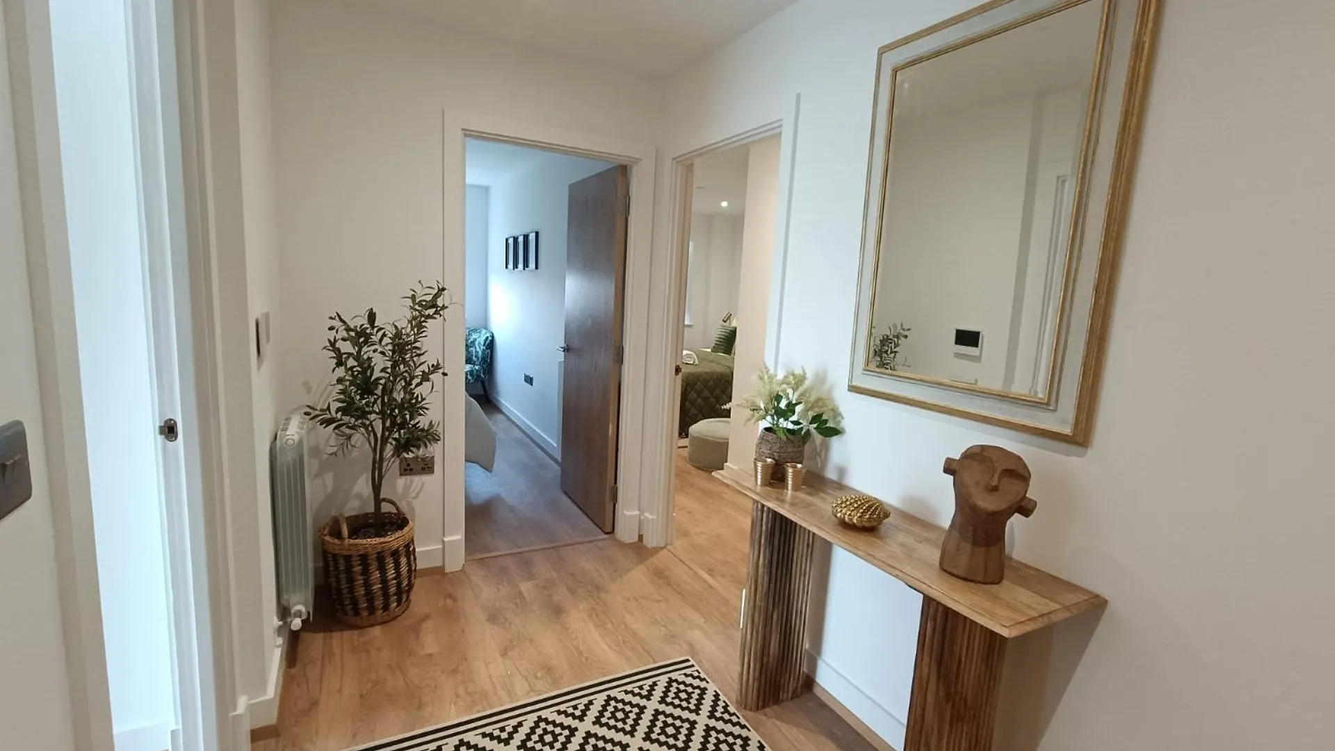 Snuggle Inn: Riverside Apartments with Thames Views London United Kingdom